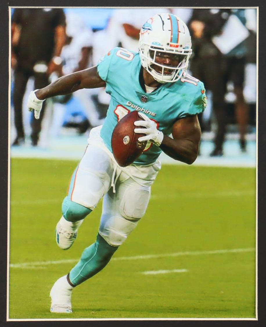 🏈 Tyreek Hill Signed Custom Framed Jersey Display – Beckett Certified Autograph – Premium NFL Collectible