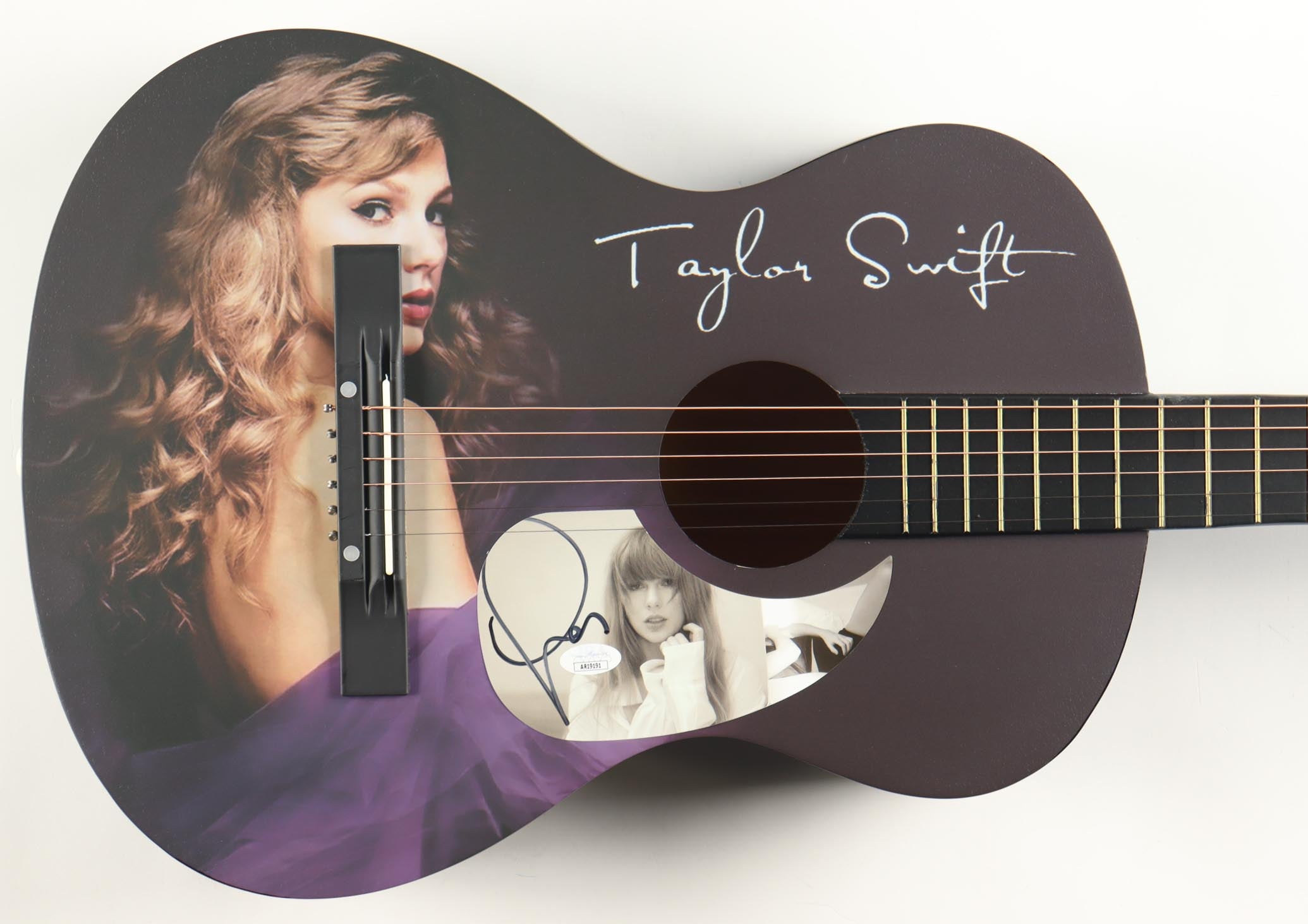 🎤 Taylor Swift Signed Guitar – Authentic Autograph + COA – Rare Collectible for Swifties