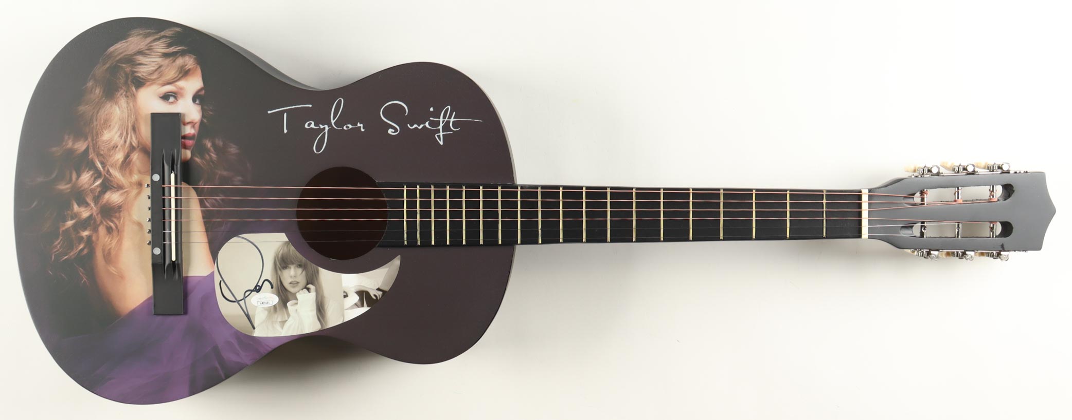 🎤 Taylor Swift Signed Guitar – Authentic Autograph + COA – Rare Collectible for Swifties