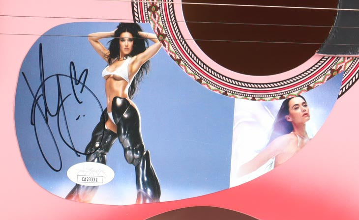 🎤 Katy Perry Signed Guitar – Authentic Autograph + COA – Rare Pop Music Collectible