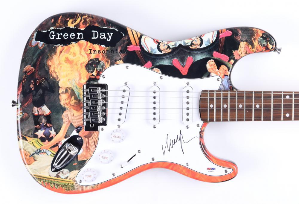 🎸 Green Day Signed Guitar – Authentic Autographs + COA – Rare Collector’s Item
