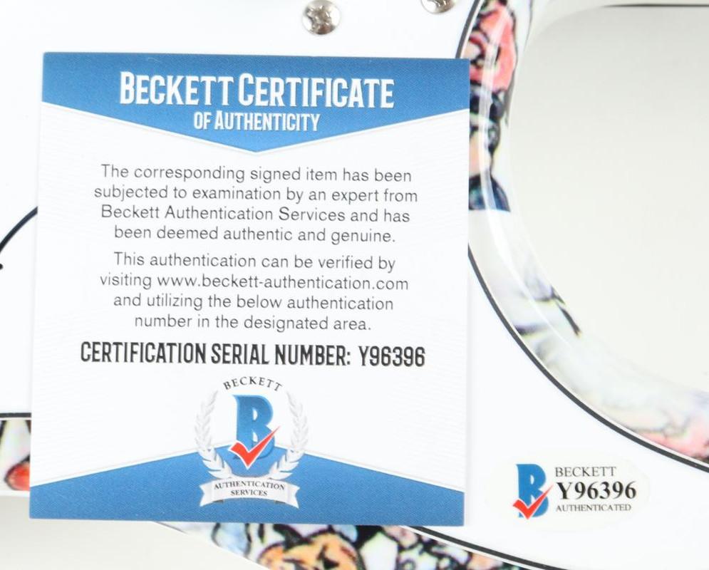 🎸 Green Day Signed Guitar – Authentic Autographs + COA – Rare Collector’s Item